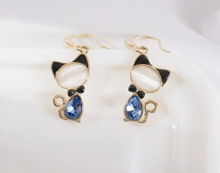 Chaton | Boucles d'oreilles à motif de chat et pierre bleue – Vue 01