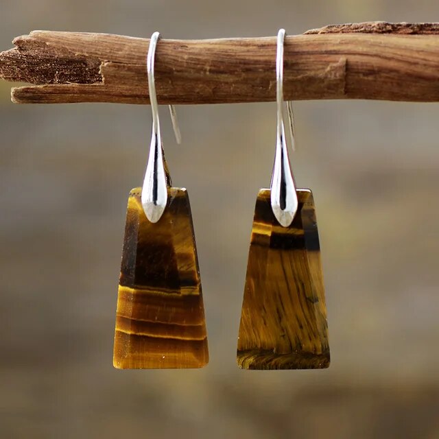 Coin Brun | Boucles d'oreilles argentées avec pierre brune – Vue 01