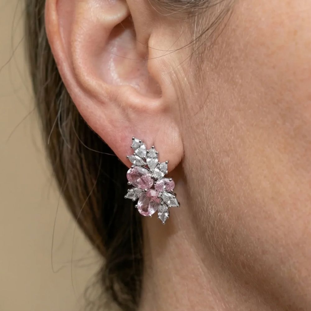 Grappe de Roses | Boucles d'oreilles argentées avec pierres roses – Vue 01