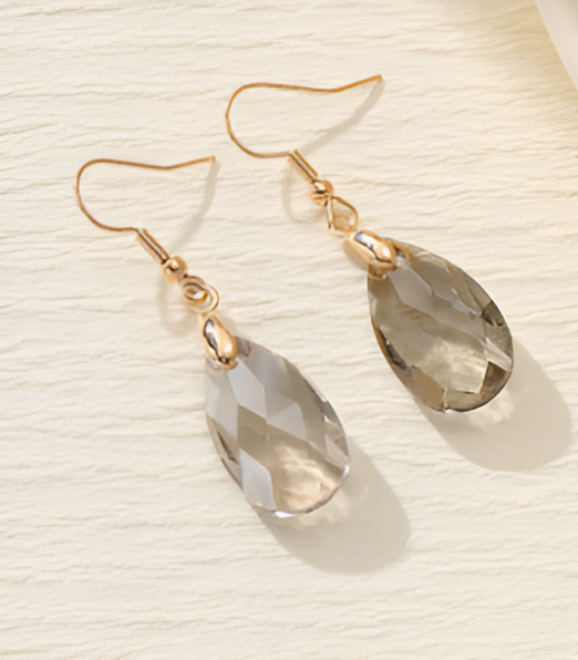 Goutte de Brume | Boucles d'oreilles dorées avec pierre goutte fumée – Vue 01