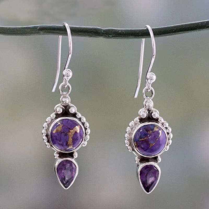 Reflet Violet | Boucles d'oreilles argentées avec pierre violette – Vue 01
