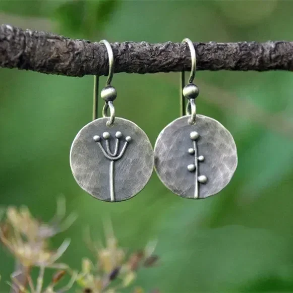 Pissenlit | Boucles d'oreilles rondes avec inflorescence en relief – Vue 01