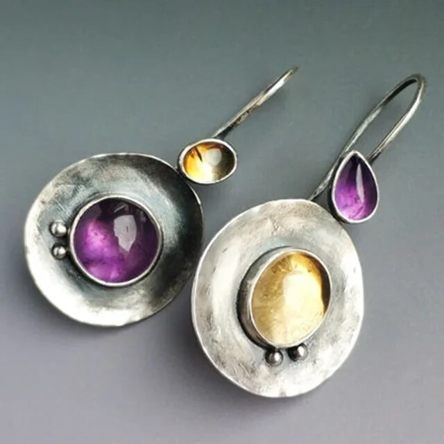 Disque Violet | Boucles d'oreilles argentées avec pierre violette et pierre dorée – Vue 01