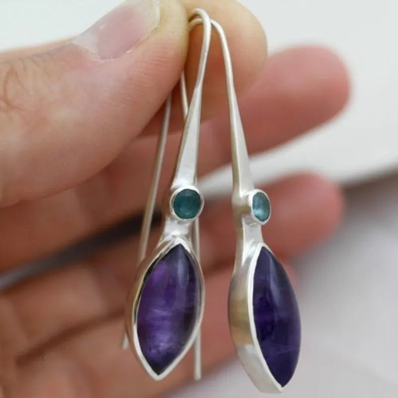 Cascade du Soir | Boucles d'oreilles argentées avec pierres bleues et violettes – Vue 01