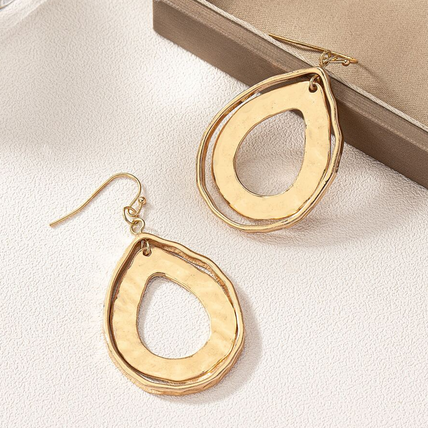 Contour Doré | Grandes boucles d'oreilles gouttes ouvertes dorées – Vue 01