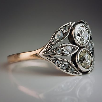 Trio de Feuilles | Bague argentée et or rose avec trois pierres claires – Vue 01