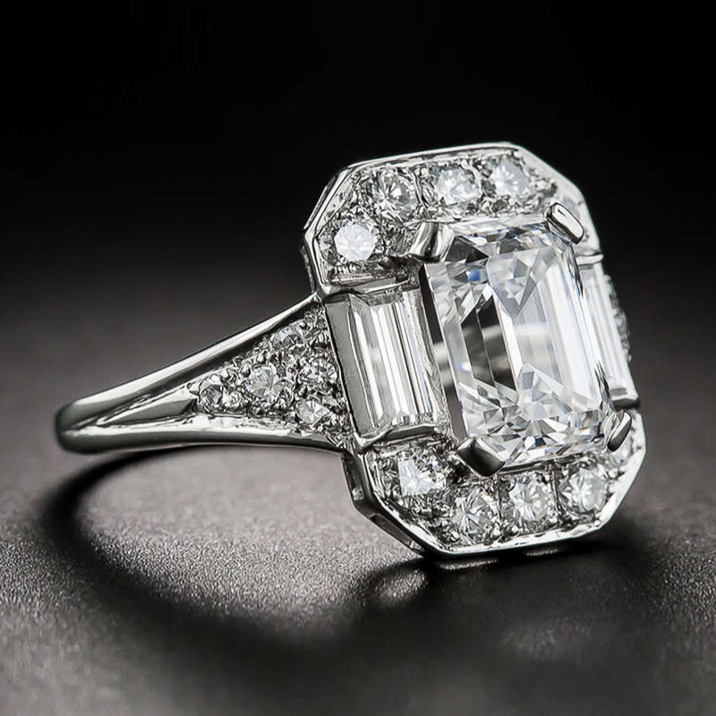 Clarté en Escalier | Bague argentée avec pierre claire carrée – Vue 01