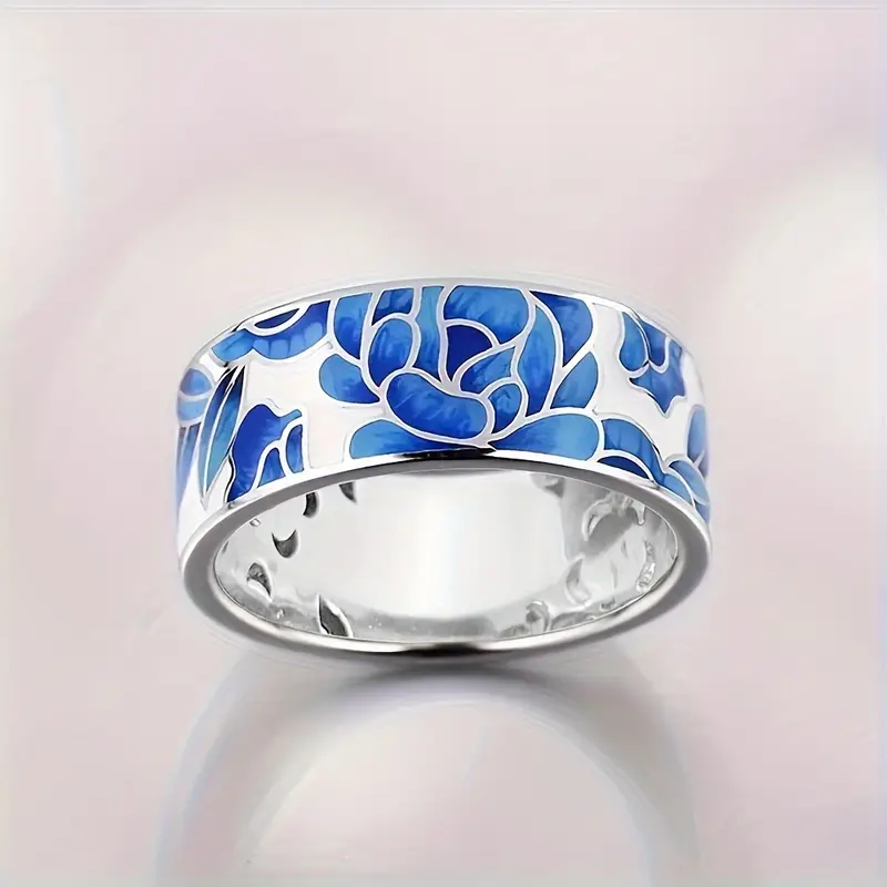 Fleur Bleue | Bague large argentée à motif floral bleu – Vue 01