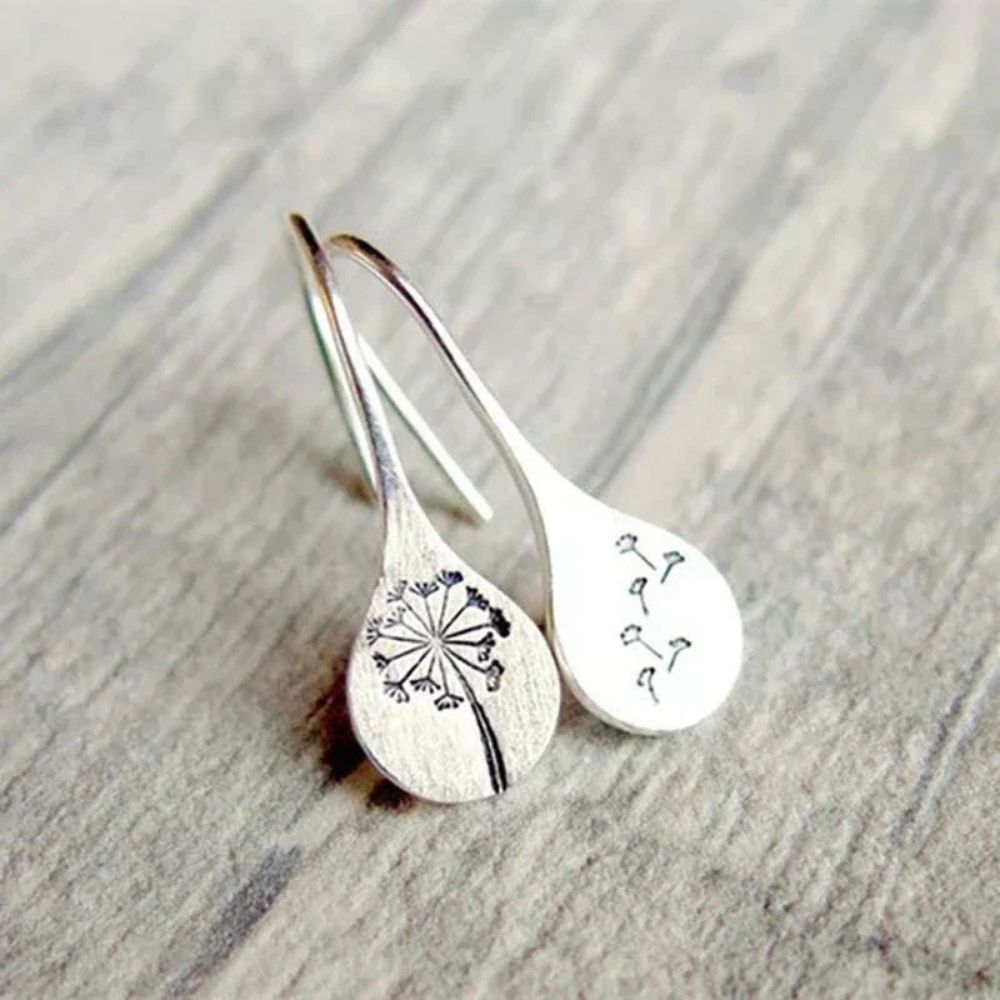 Pissenlit | Boucles d'oreilles gouttes argentées à motif de pissenlit – Vue 01
