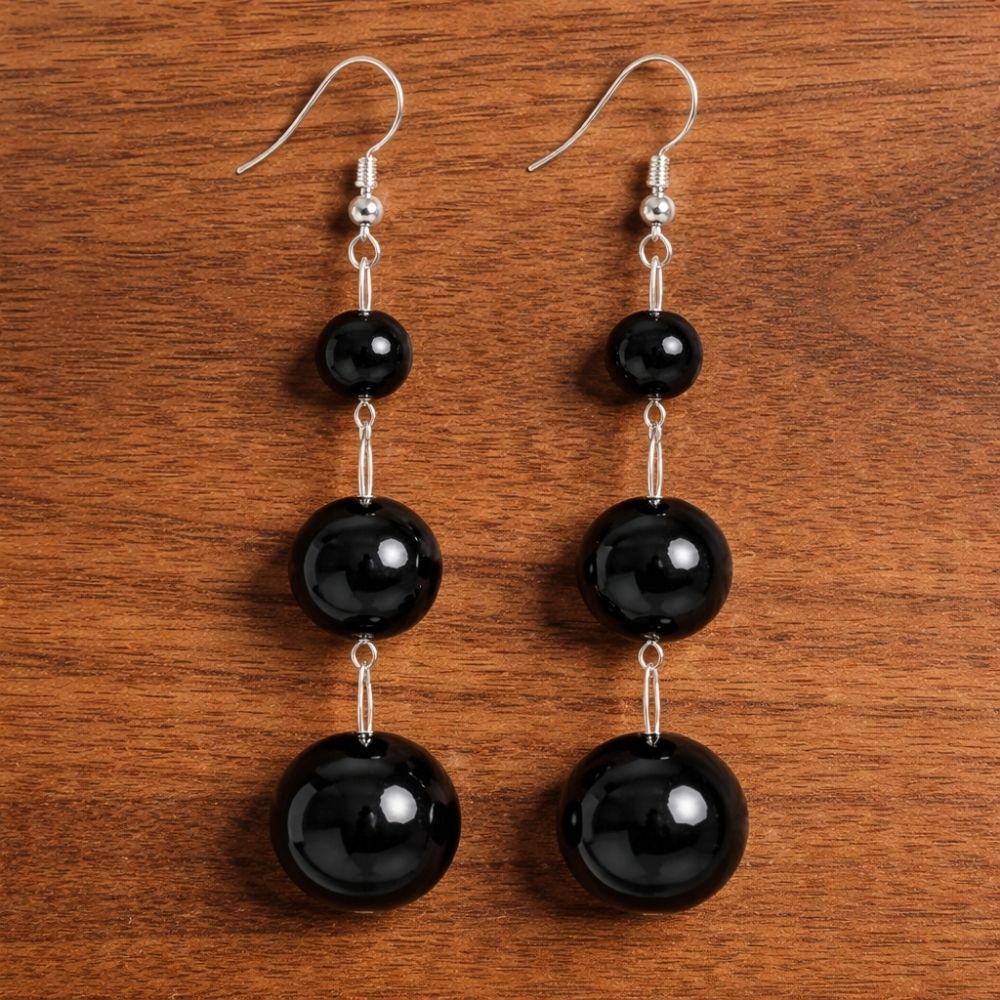 Semis Noir | Longues boucles d'oreilles avec perles noires – Vue 02