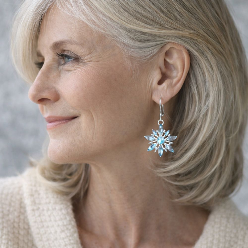Étoile de Givre | Boucles d'oreilles étoile argentées avec pierre bleu clair – Vue 02