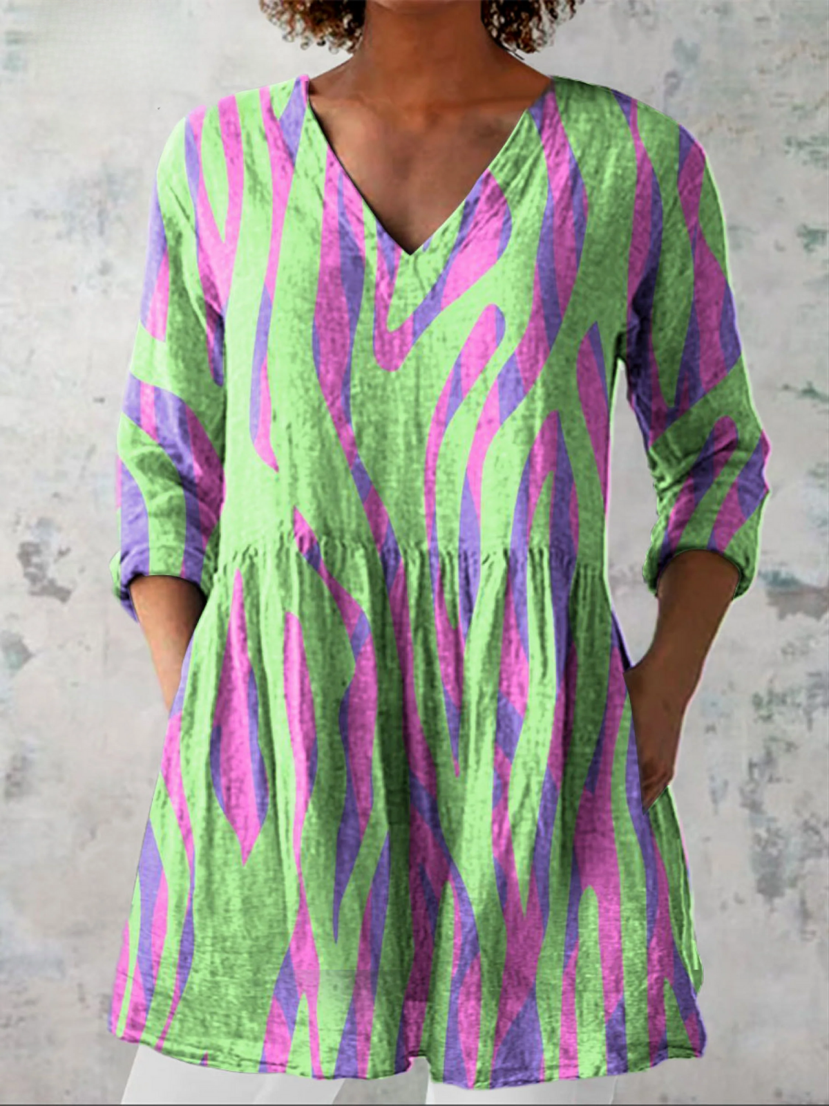 Océane | Chemisier long col V à motif abstrait vert et mauve