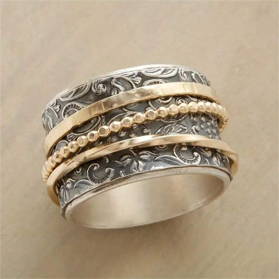 Anneau Rayé | Bague large argentée et dorée à surface travaillée – Vue 01