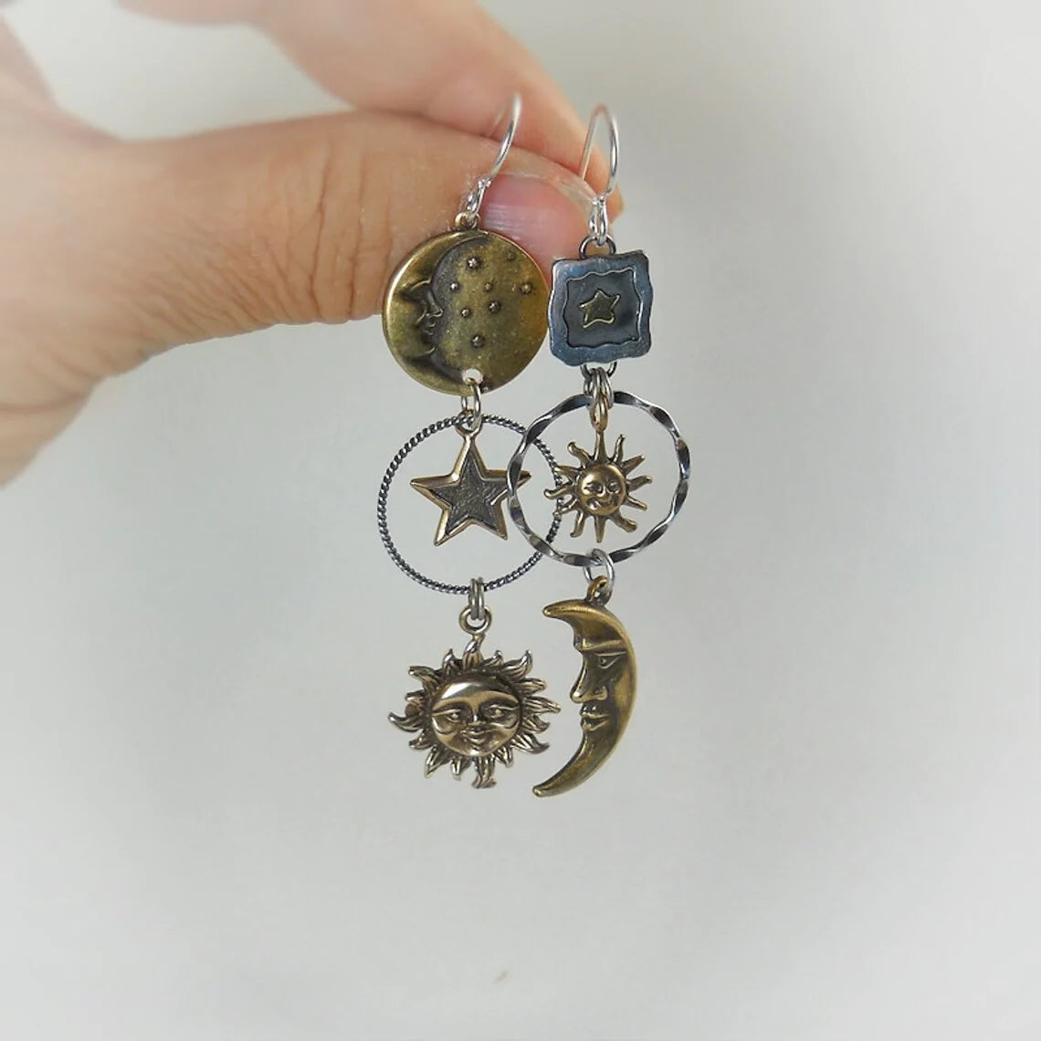 Soleil et Lune | Boucles d'oreilles à motif de soleil, lune et étoile – Vue 06