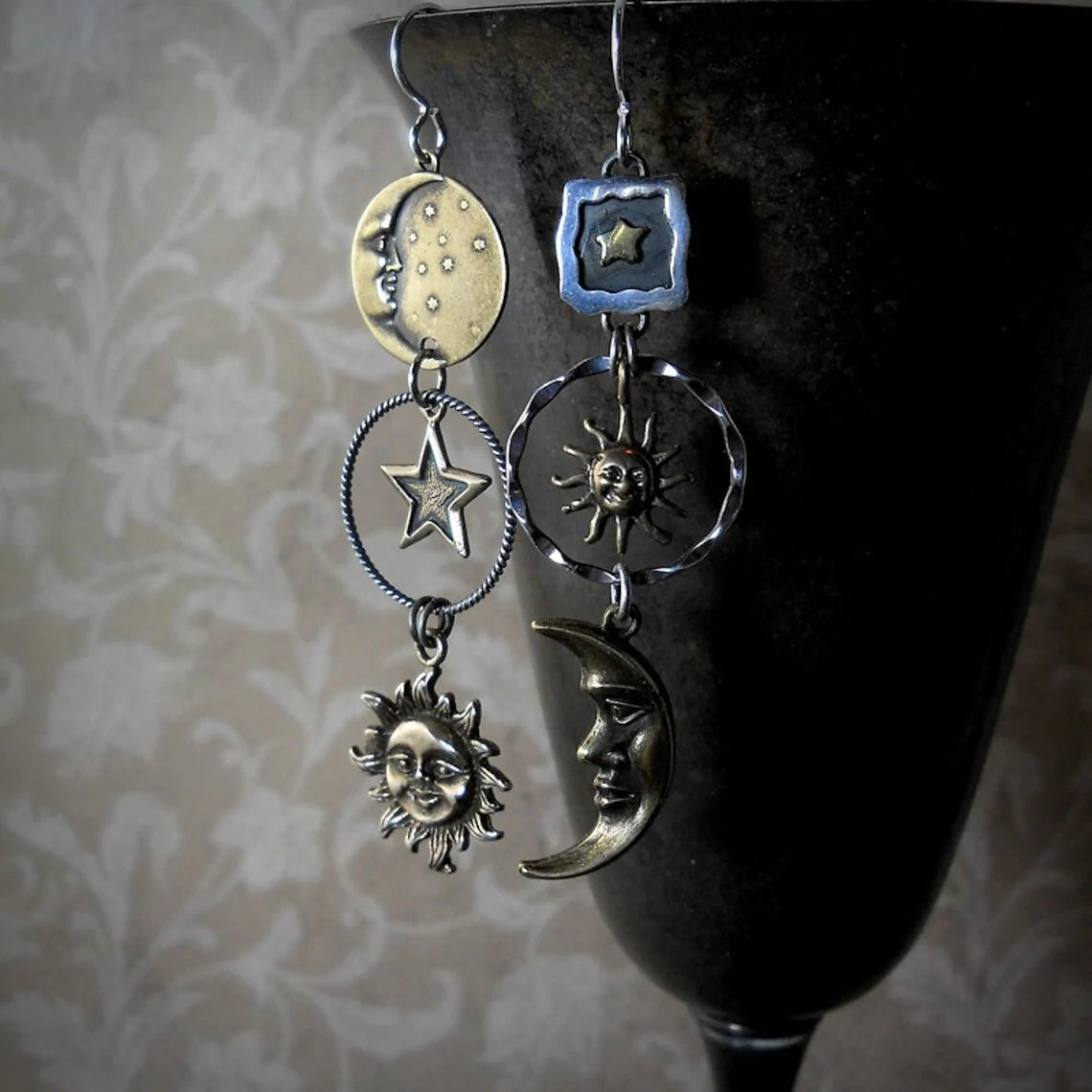 Soleil et Lune | Boucles d'oreilles à motif de soleil, lune et étoile – Vue 05