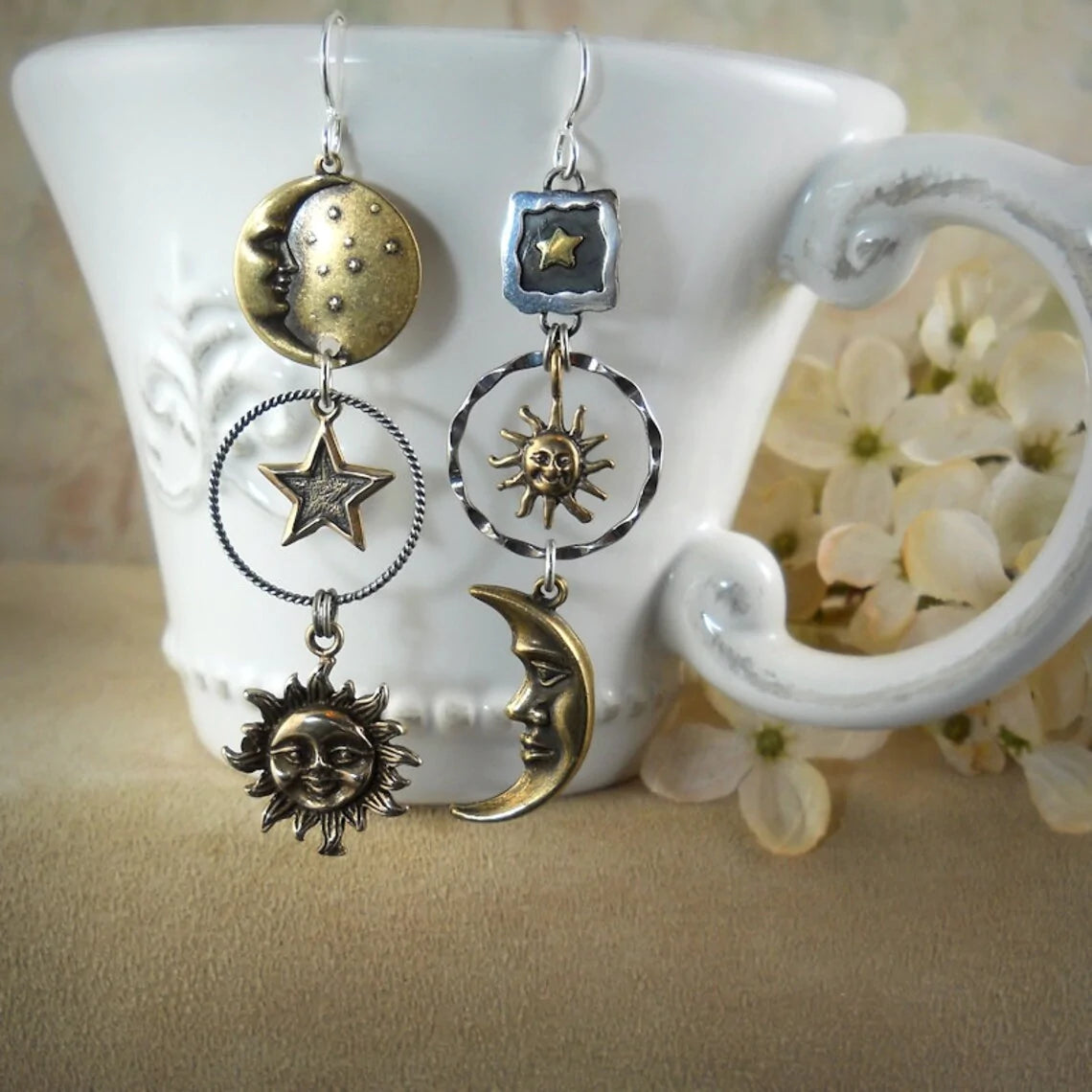 Soleil et Lune | Boucles d'oreilles à motif de soleil, lune et étoile – Vue 04