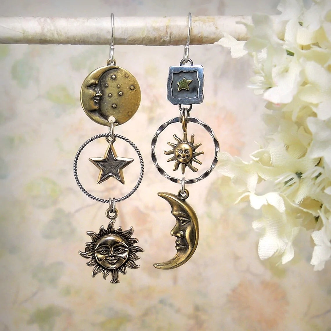 Soleil et Lune | Boucles d'oreilles à motif de soleil, lune et étoile – Vue 03