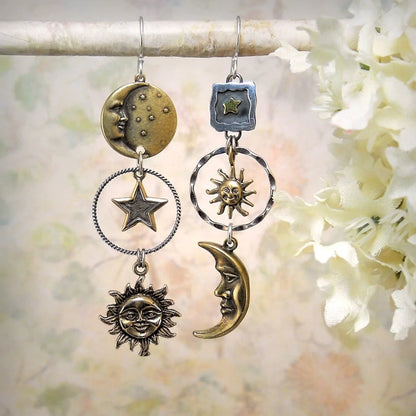 Soleil et Lune | Boucles d'oreilles à motif de soleil, lune et étoile – Vue 03