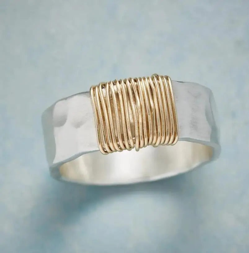 Enroulement de Fil | Bague argentée avec enroulement doré – Vue 01