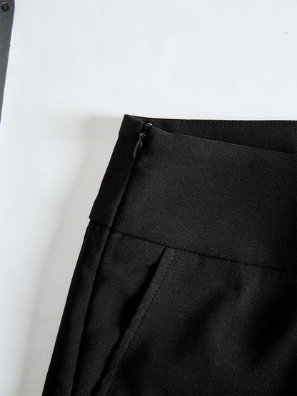 Gros plan sur un détail de la tenue, coloris noir