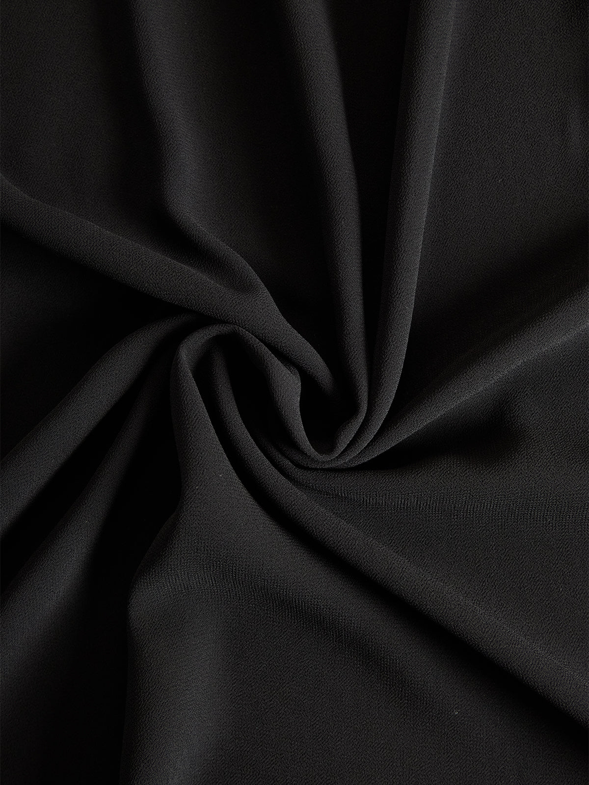 Gros plan sur un détail de la tenue, coloris noir