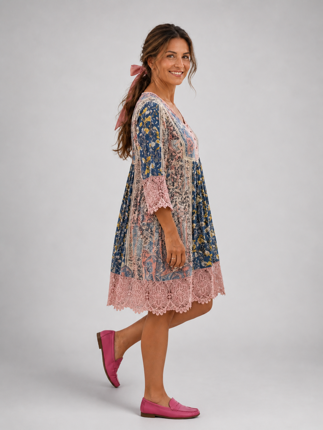 Sylvine — Robe courte fleurie à dentelle