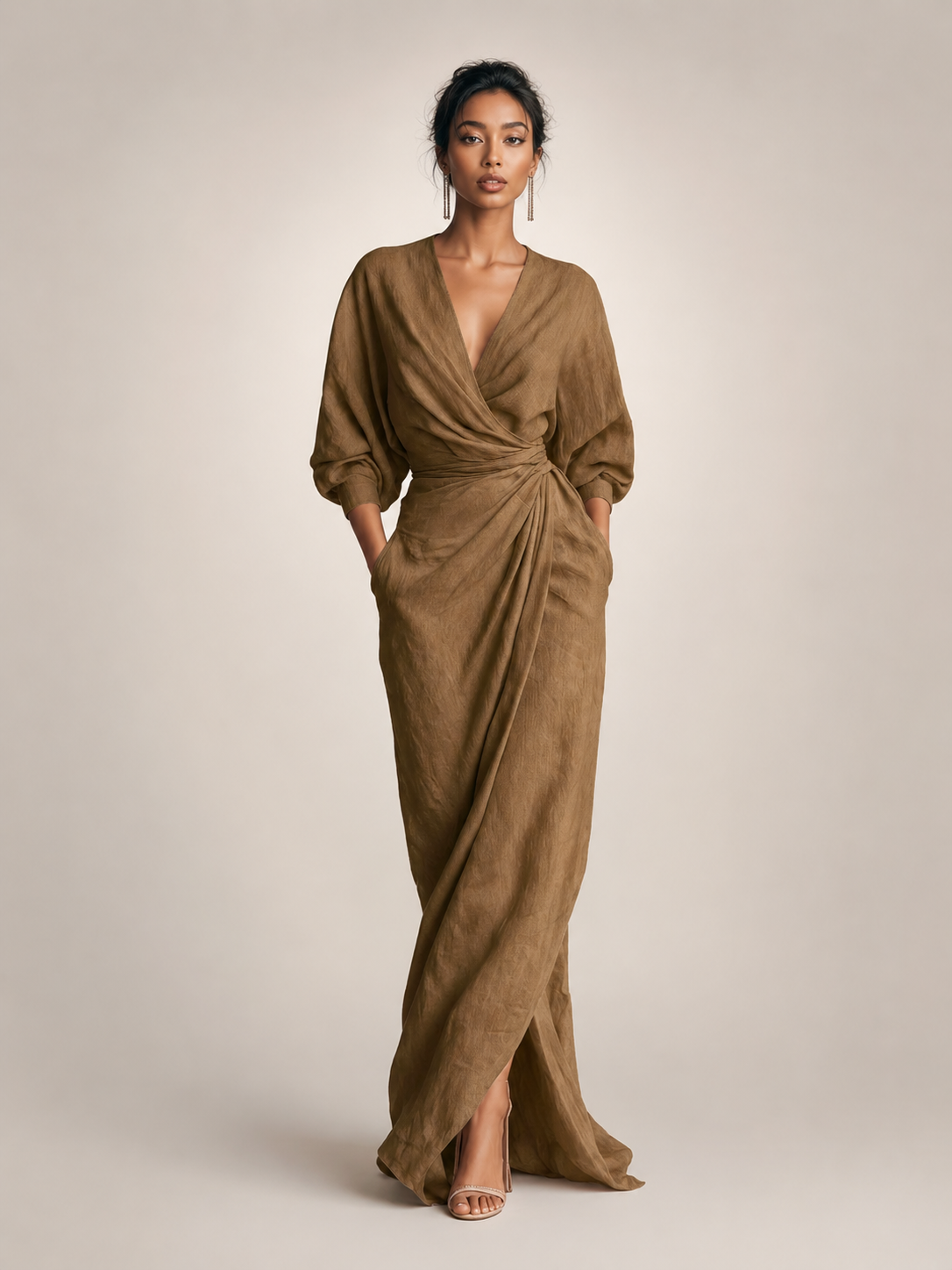 Léonore — Robe longue drapée à col V, coloris Bronze