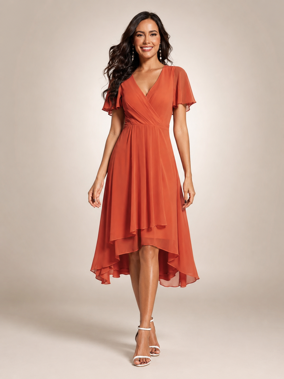 Roxane — Robe midi asymétrique à col V, coloris Terracotta