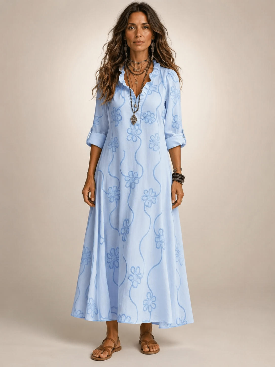 Maëlle — Robe longue chemise à fleurs brodées, coloris Bleu ciel