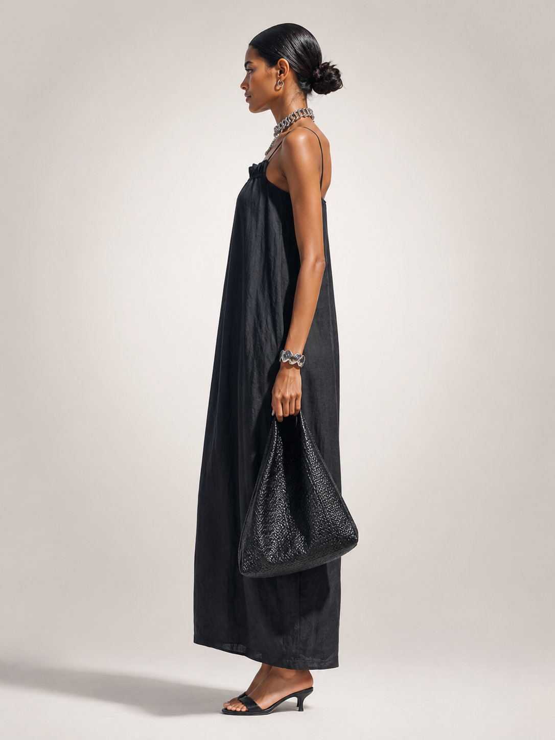Eugénie — Robe longue à fines bretelles et encolure froncée