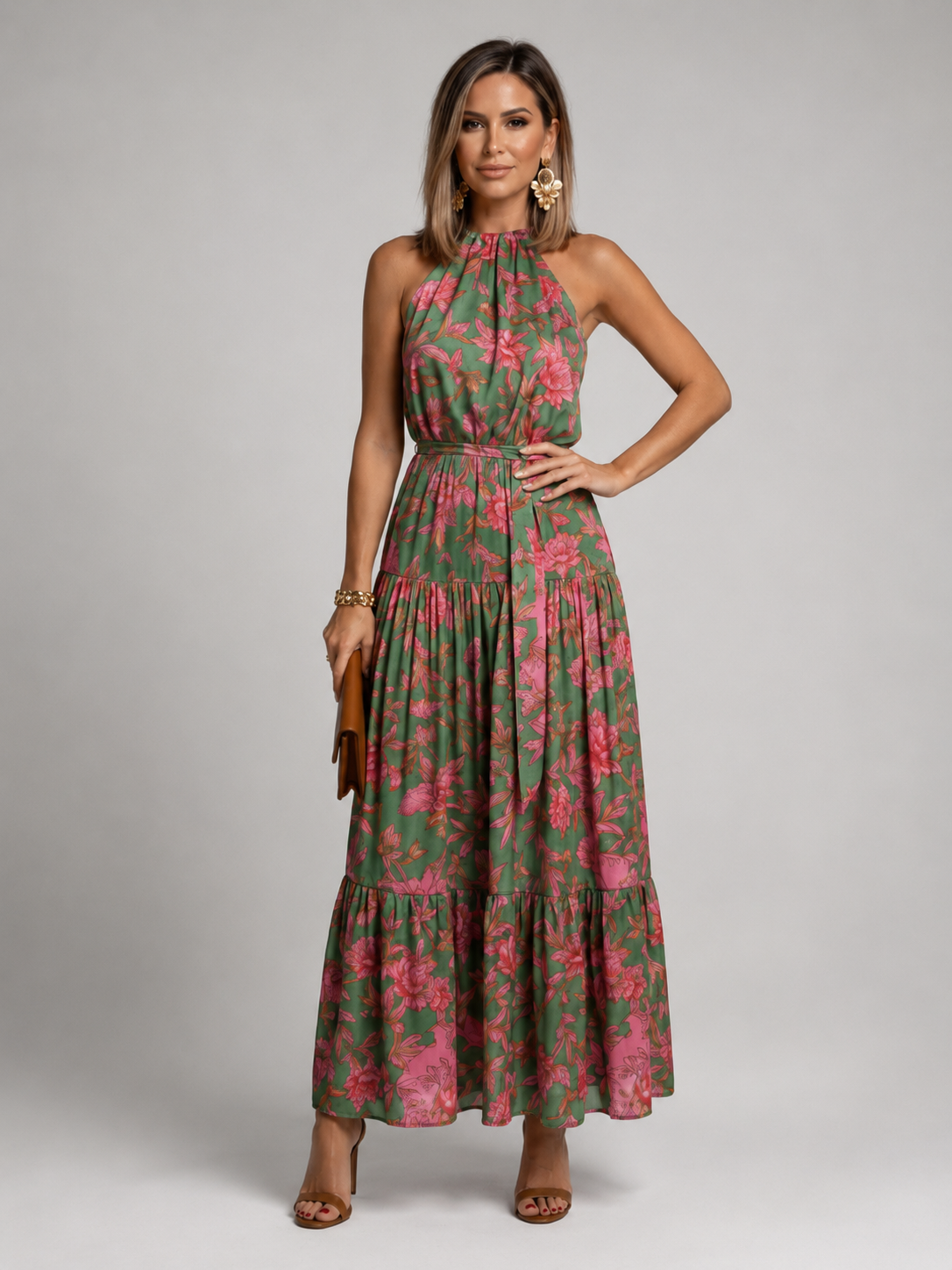 Katell — Robe longue dos nu à volants étagés, coloris Vert kaki à fleurs roses