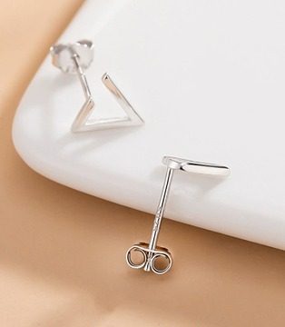 Puce Triangle | Petites puces d'oreilles en forme de triangle – Vue 01