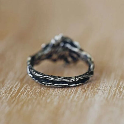 Lune des Bois | Bague argentée avec pierre bleu clair et motif de feuilles – Vue 04