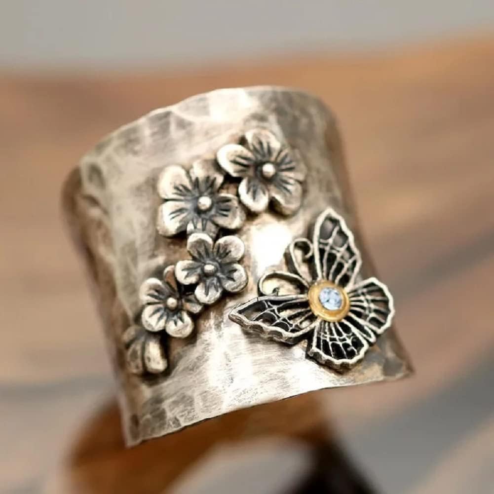 Prairie Fleurie | Bague large argentée avec fleurs et papillon – Vue 01