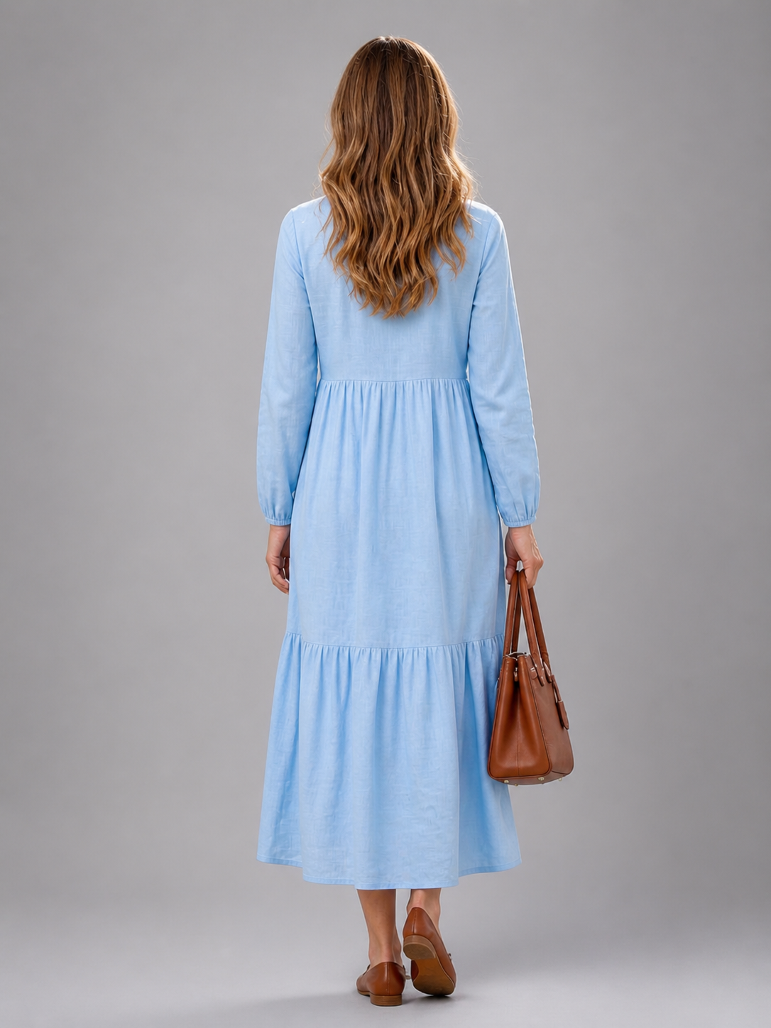Claudine — Robe longue à col V boutonné et jupe étagée