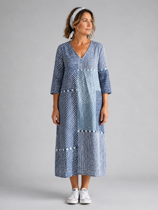 Doriane — Robe midi patchwork à col V, coloris Bleu patchwork