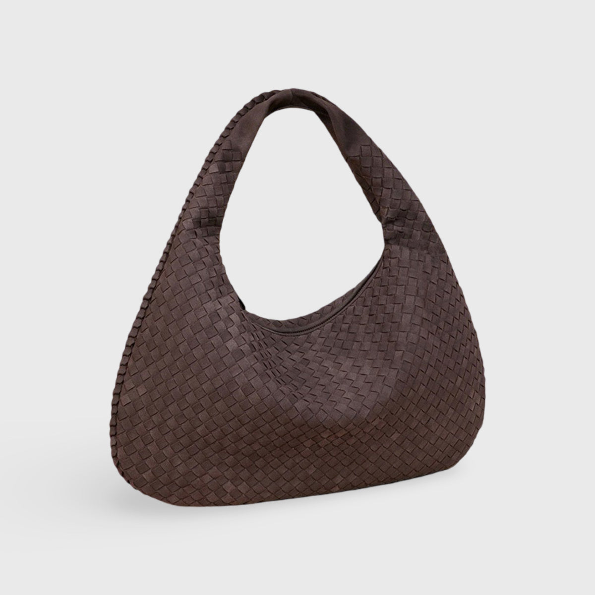Sac en daim tressé XL brun foncé vu de côté
