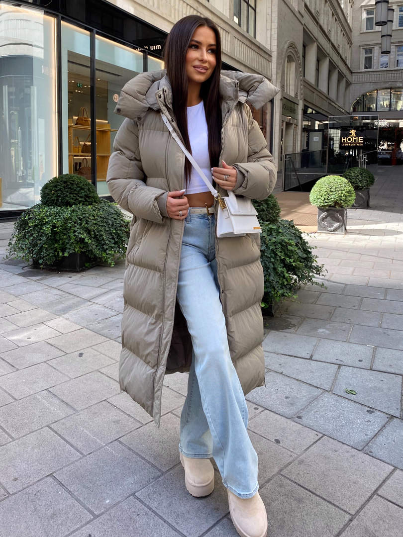 Addie Maxi – płaszcz pikowany, kolor taupe