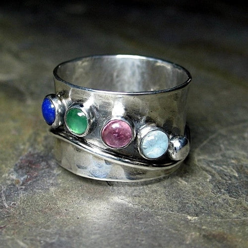 Bague large argentée avec quatre pierres rondes colorées