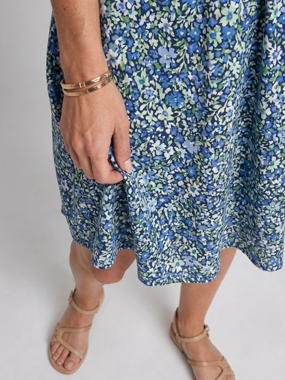 Aurélie — Robe boutonnée à col V et imprimé fleuri