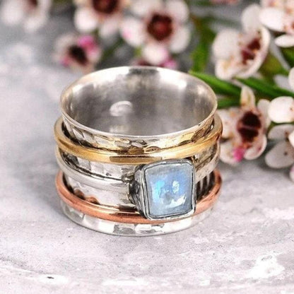 Bague tournante large argentée avec pierre claire carrée