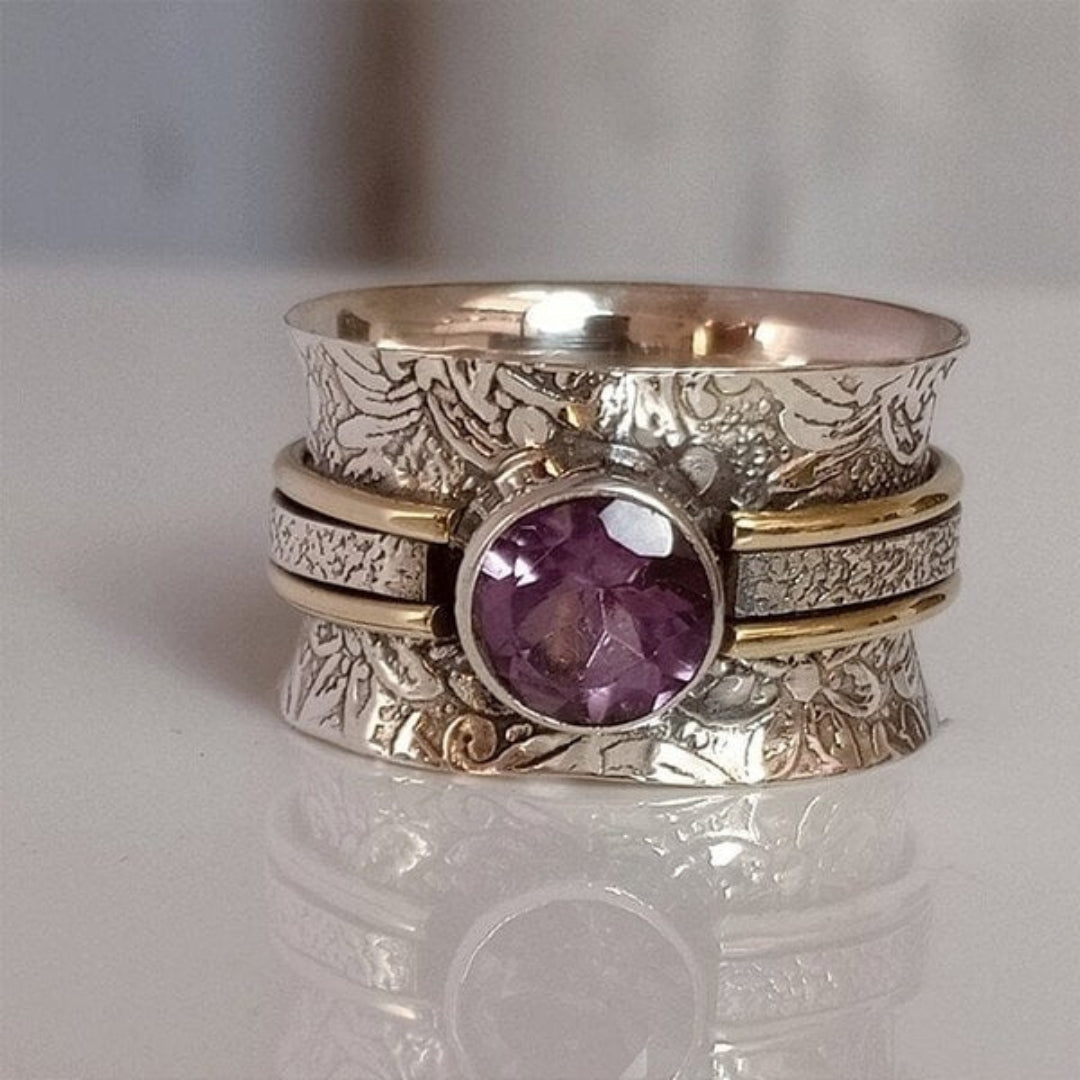 Ruban Tournant | Bague large argentée avec pierre violette – Vue 01