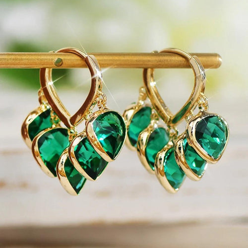 Vert Feuille | Boucles d'oreilles dorées avec feuilles vertes – Vue 01