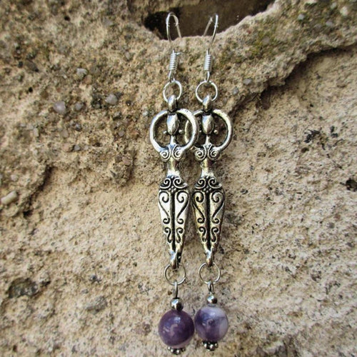 Spire Violette | Longues boucles d'oreilles argentées avec perle violette – Vue 01