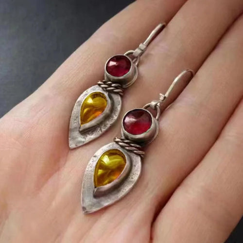 Jeu de Flammes | Boucles d'oreilles argentées avec pierres rouges et jaunes – Vue 01