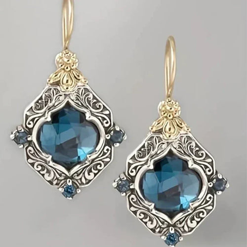 Ornement Bleu | Boucles d'oreilles argentées et dorées avec pierre bleue – Vue 01