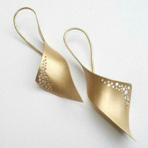 Vague Dorée | Boucles d'oreilles dorées à surface ondulée – Vue 01