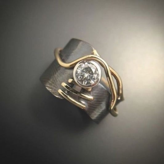 Onde Claire | Bague argentée avec pierre claire et arc doré – Vue 01