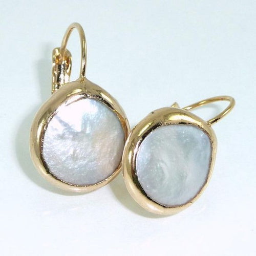 Blanc Lunaire | Boucles d'oreilles dorées avec surface blanche ronde – Vue 01