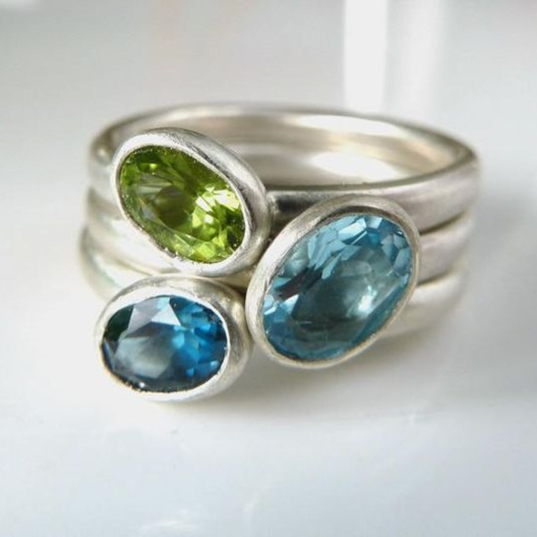 Prairie Marine | Bague argentée avec pierre verte et bleue – Vue 01